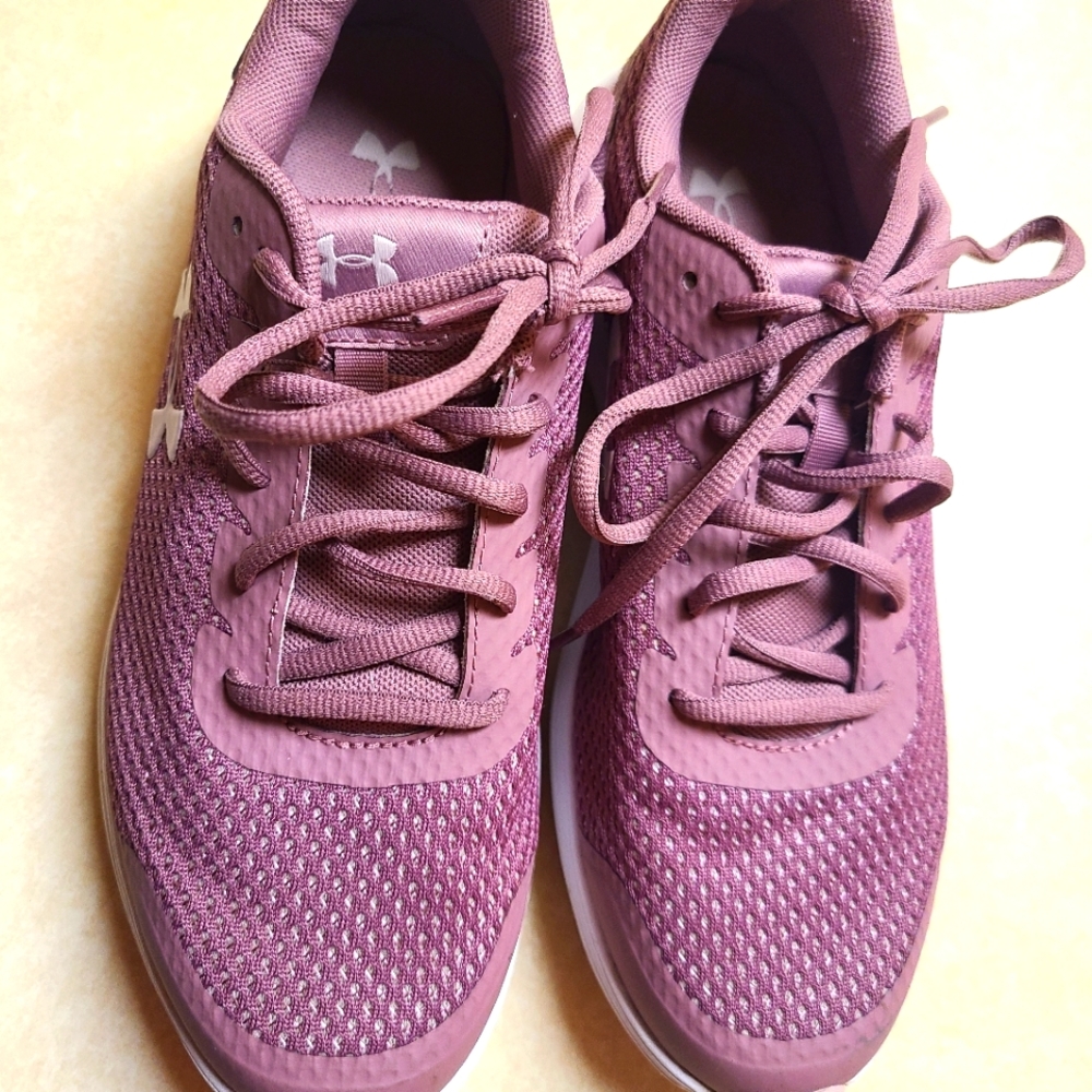 Under Armour Assert Running Shoe - WOMEN'S size 8
